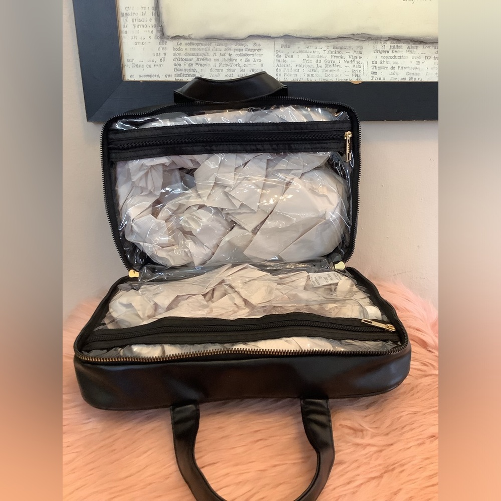 Adrienne vittadini bag🖤 - Picture 6 of 7